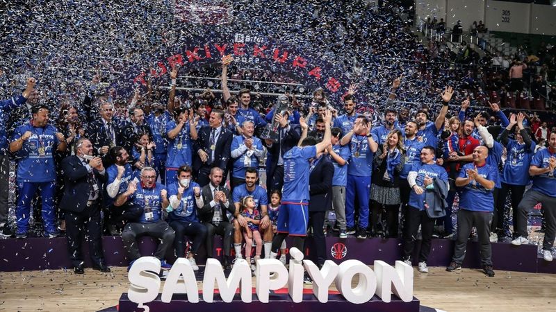 Anadolu Efes Türkiye Kupası'nın sahibi oldu