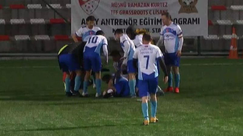 Kartal'da futbol oynarken kalp krizi geçirdi