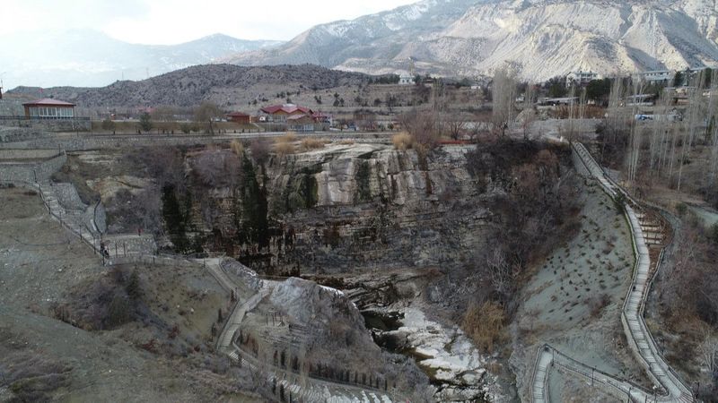 Erzurum'daki Tortum Şelalesi, tadilat nedeniyle kurudu