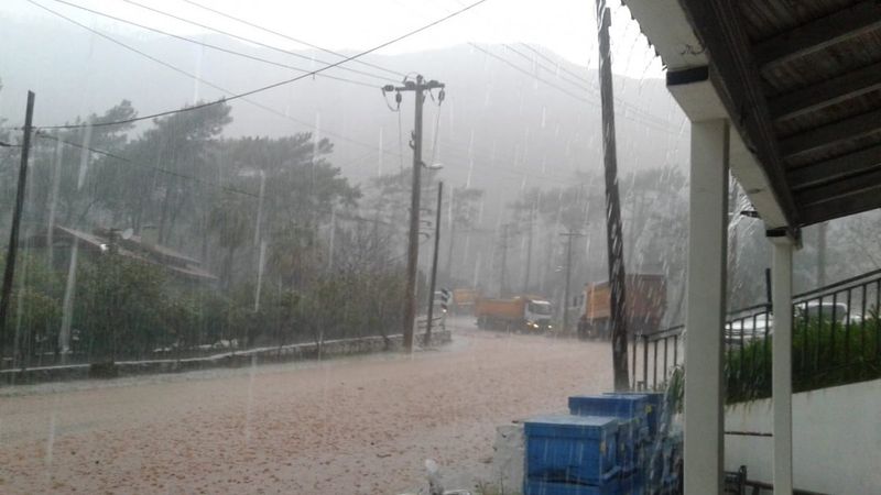 Muğla'da sağanak yağış: Yollar göle döndü