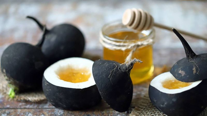 Aç karna siyah turpta bekletilmiş bal içmenin faydası