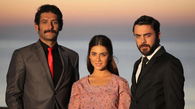 Benim İçin Üzülme'nin hüzünlü Buke'si.. Göbeğini dışarıda bırakan hamilelik pozları ve değişimiyle şov yaptı!