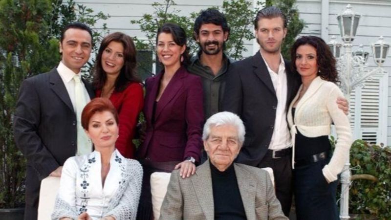 Gümüş dizisinde Kıvanç Tatlıtuğ'un kardeşiydi! O isim yıllar içinde bambaşka birine dönüştü...