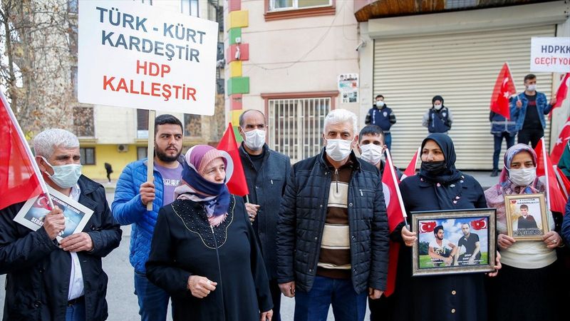 7 yıl sonra evlatlarına kavuştular, sevinçlerini Diyarbakır anneleri ile paylaştılar