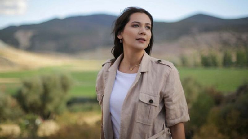 Gönül Dağı'nın Dilek'i sarı eşarbıyla bambaşka bir havaya büründü! Görenin aklı başından gitti