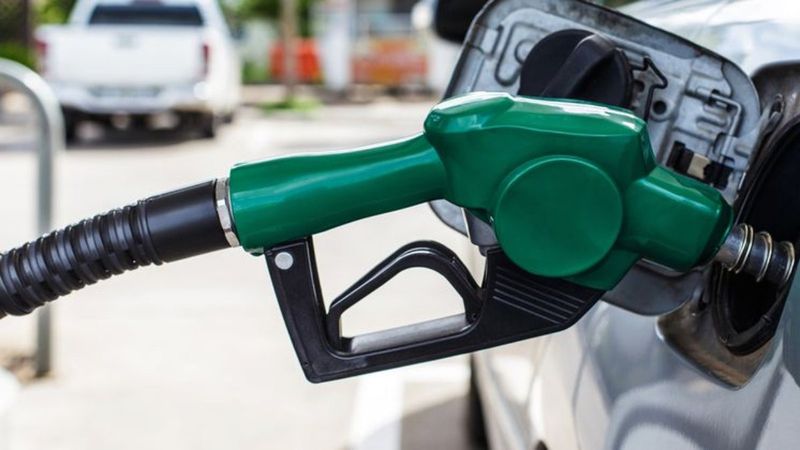 Benzin ve motorine zam geldi