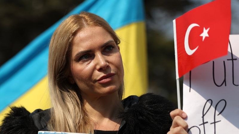 İstanbul’da yaşayan Ukraynalılar savaşı protesto etti