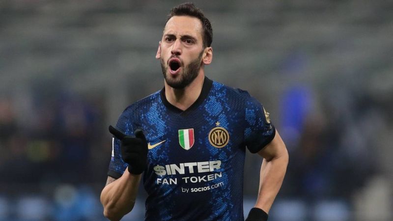 Manchester United, Hakan Çalhanoğlu'nu istiyor