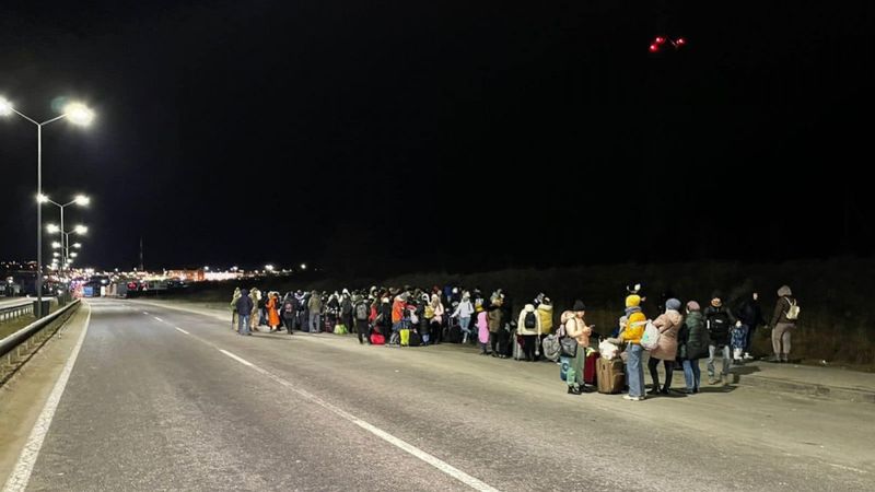 BM: Yüzbinlerce Ukraynalı komşu ülkelere geçiş yapıyor