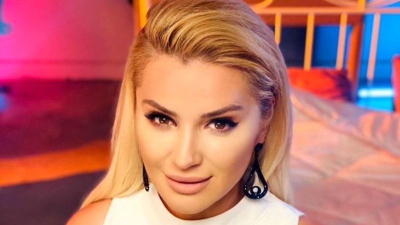 Dekolte isyanıyla akıllarda! Songül Karlı'nın oğlu Efe, delikanlı oldu...