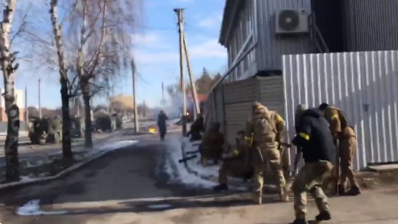 Harkov'da Ukraynalıların Rus birliklerle çatışma anı