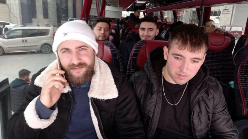 Ukrayna'daki Türkler, otobüsle ülkeye getirildi