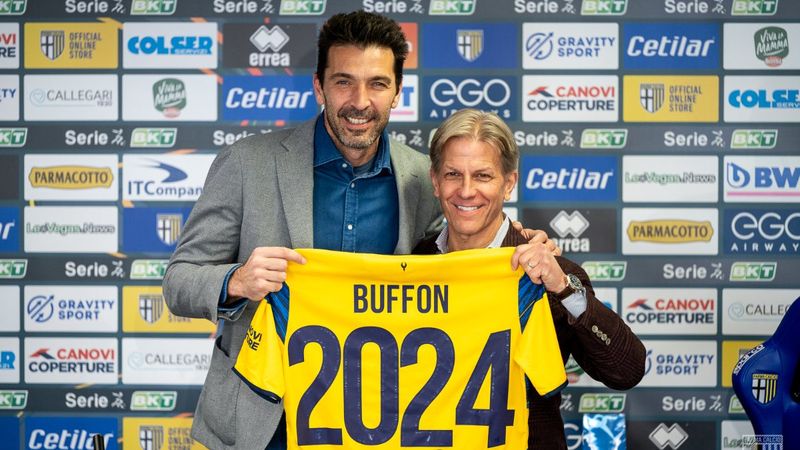 44 yaşındaki Gianluigi Buffon yeni sözleşmeye imza attı