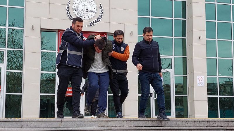 Tekirdağ'da 3 çocuğunun annesini 5 yerinden bıçakladı