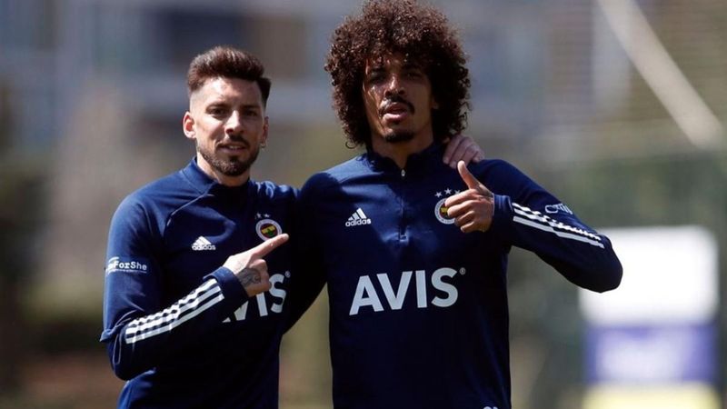 Fenerbahçe'de 2 ismin gönderilmesine kesin gözüyle bakılıyor