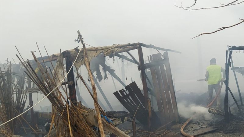 Adana'da işçilerin çadırları küle döndü