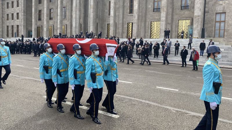 Eski bakan Sadi Somuncuoğlu için TBMM'de tören