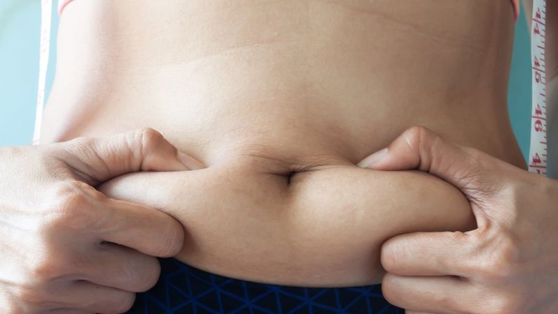 Göbek ve kalça yağlarından kurtulamamanın 9 nedeni