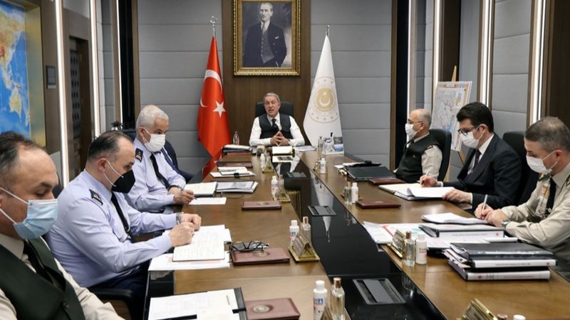 Hulusi Akar'dan birlik komutanlarıyla Ukrayna toplantısı