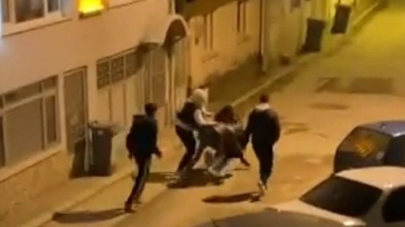 Bursa'da yedi kişi, bir gence saldırdı