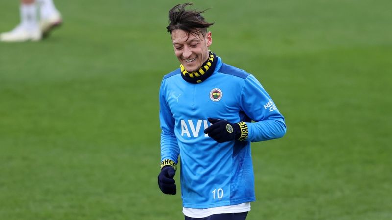 Mesut Özil takımla çalıştı