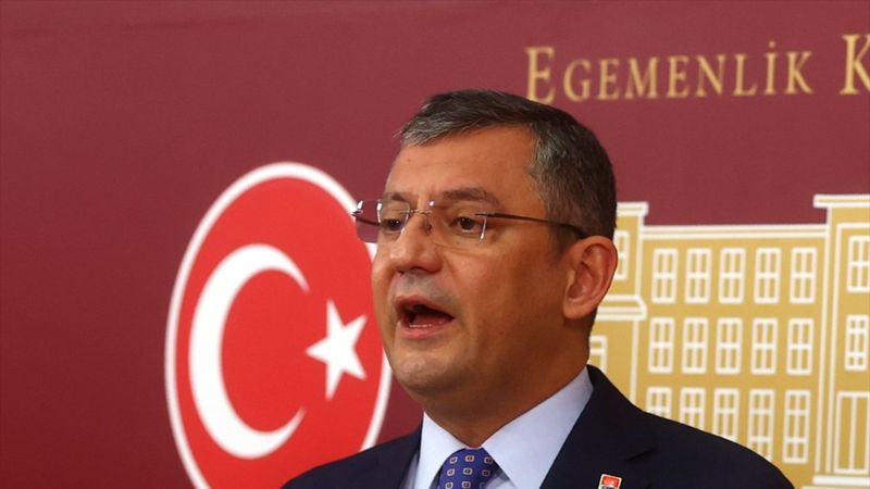 Özgür Özel: Bildiriye imza atan 104 amiralden özür dilenmeli