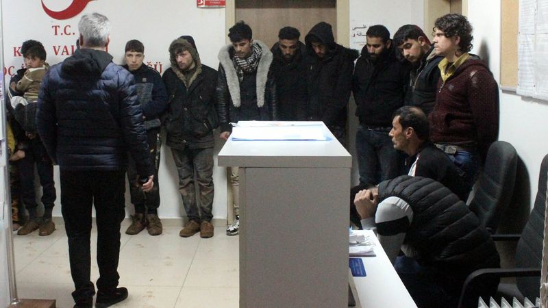 Kilis’te 17 kaçak göçmen yakalandı