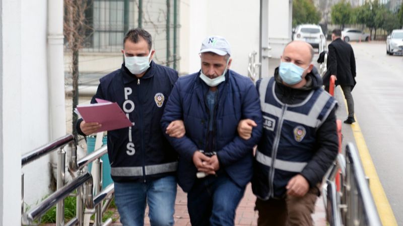 Adana'da karsını kürekle döven koca tutuklandı