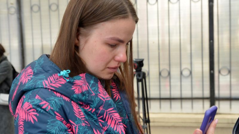 Ukrayna'da tuvalete sığınan annesiyle konuşan Yulia gözyaşlarını tutamadı