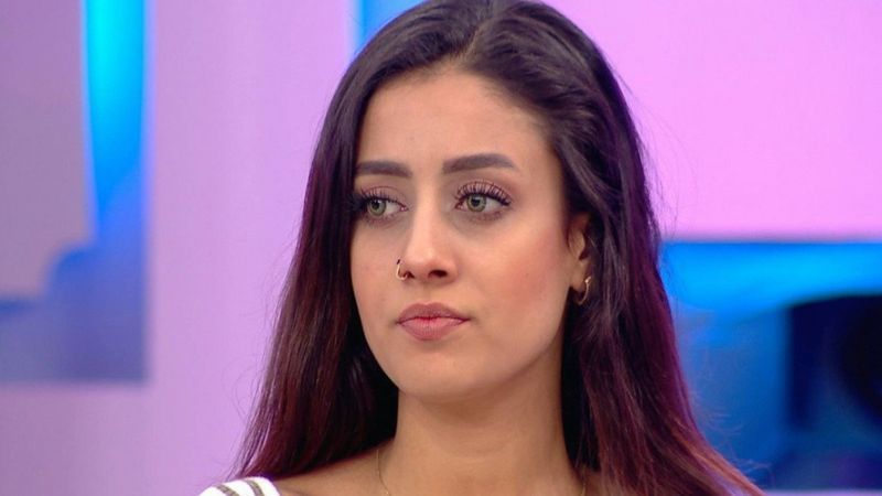 Gelin adayı Solmaz'ın göğüs dekolteli yeni tarzı sosyal medyayı salladı! 'Açıldıkça açılıyorsun..'