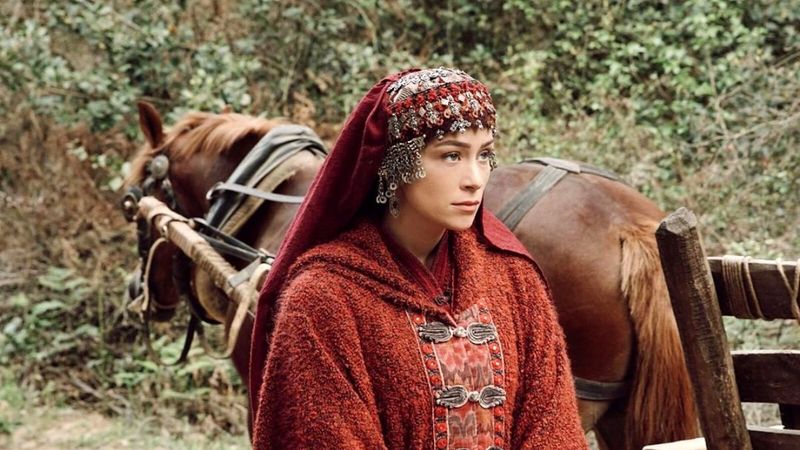 Kuruluş Osman'ın Aygül'ü umreye gitti, tesettürlü pozu sosyal medyayı salladı! 'Çok güzelsin Kayı kızı'