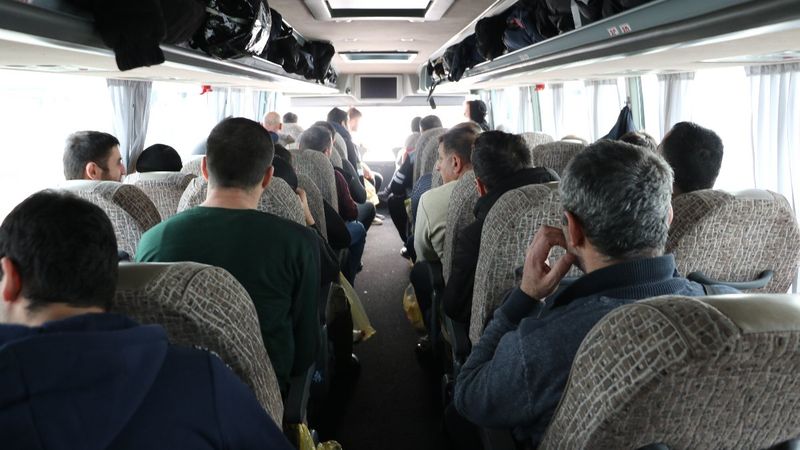 Ukrayna'da yaşayan Azerbaycanlılar Türkiye'ye giriş yaptı