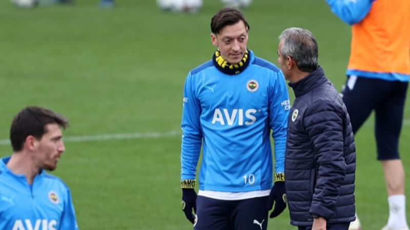 Mesut Özil, İsmail Kartal'dan formayı istedi