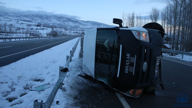 Tokat'ta askeri araç devrildi: 1 asker şehit 3 yaralı