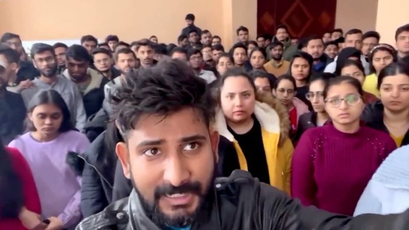 Ukrayna'da mahsur kalan Hint öğrenciler, tahliye edilmek istiyor