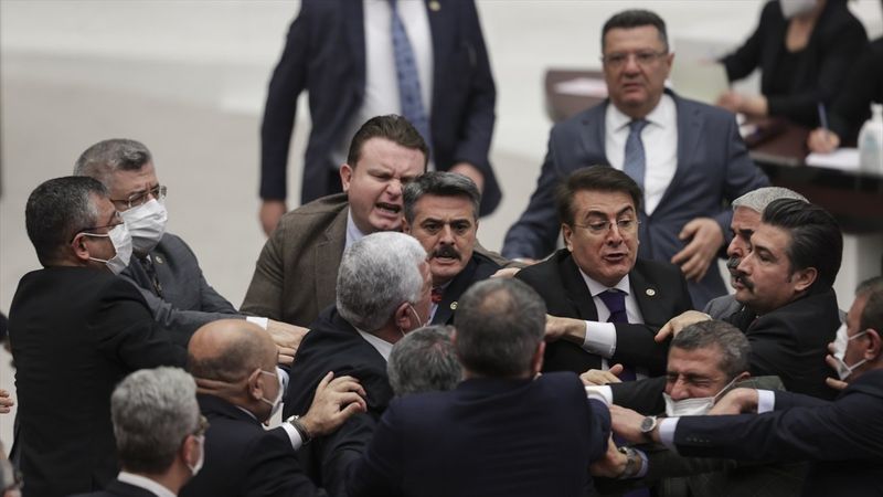 TBMM Genel Kurulu’nda kavga çıktı