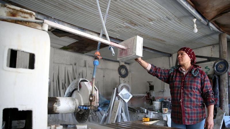 Düzce'de 20 yıldır atölye işleten kadın mermer ustası oldu