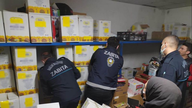 Yağ stoklayan marketlere gece baskını