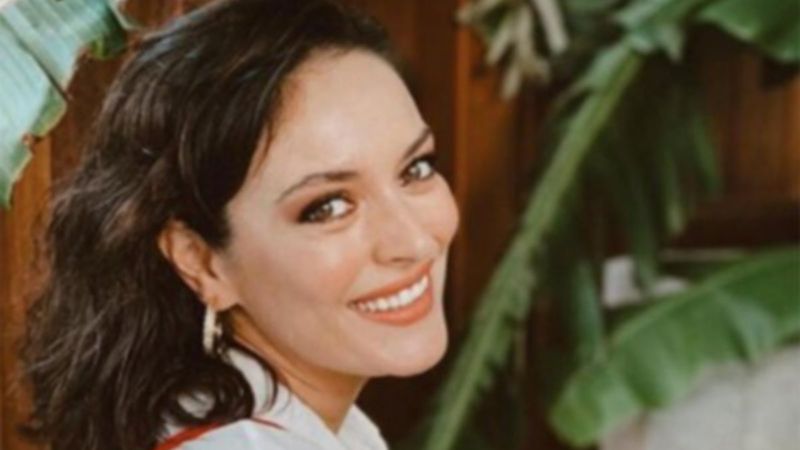 97 model Ezgi'yi tanımak imkansız! Ezgi Mola'nın 25 yıl önceki hali 'evrime bak' dedirtti...