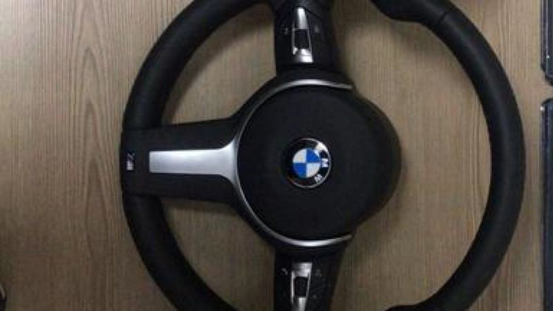 İstanbul'da direksiyon çalanların hırsızlık anları kamerada