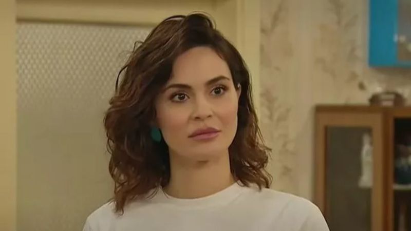 Seksenler'in Amelie'si sınırları zorladıkça zorluyor... O poz olay!