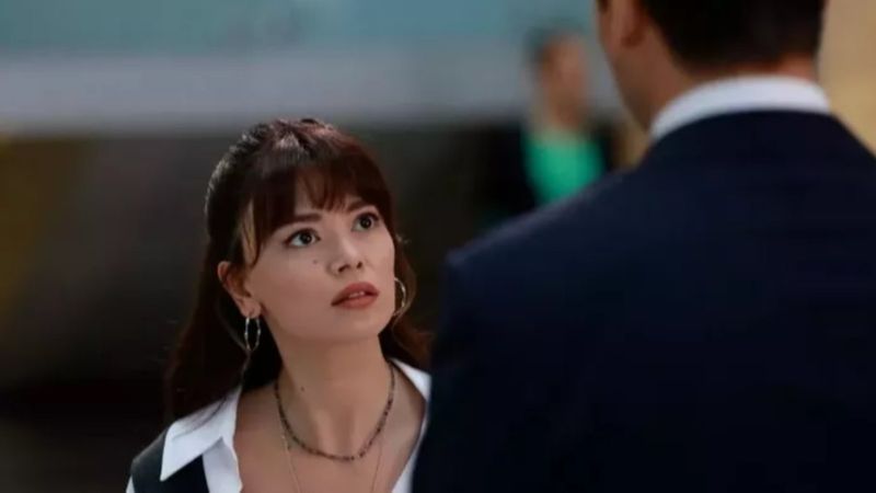 Kış vakti bikinisini giyen Seray Kaya şov yaptı! Kadın'ın Şirin'i Mahkum'un Cemre'sine bakın hele...