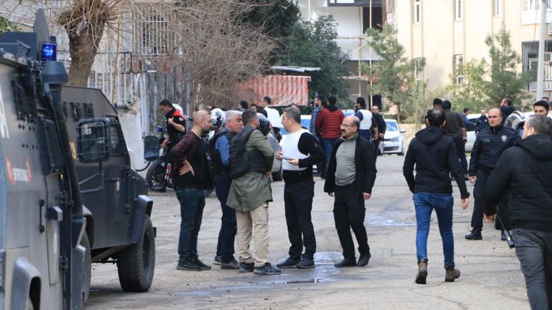 Şanlıurfa'da dur ihtarına uymayan şüpheliler ateş açtı: 1 şehit, 1 yaralı