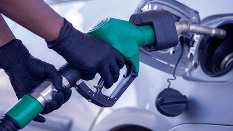 Bu gece benzin ve motorine zam gelecek mi ? 25 lirayı geçiyor...