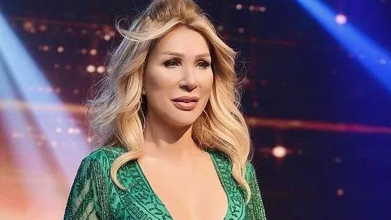 Genç kızlar bir saniye... Seda Sayan dekolteli deri tulumu ile sosyal medyayı yıktı!