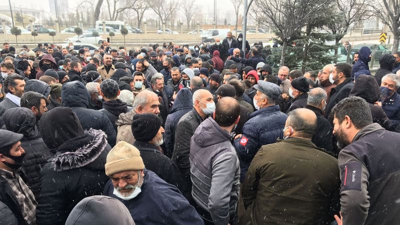 Ankara'da zam isteyen özel halk otobüsü esnafından protesto