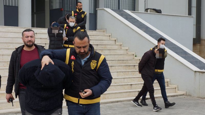 Aydın’da, yaşlı kadını bağlayıp evi soyan şahıslar yakalandı