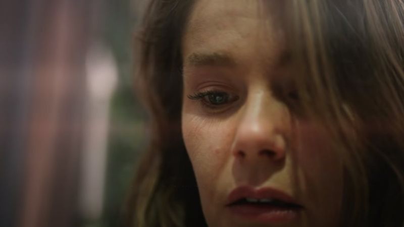 Camdaki Kız 34. bölüm 2. fragmanı: Bebeğini kaybeden Nalan sonunda kafayı yedi, Cana ölüyor!