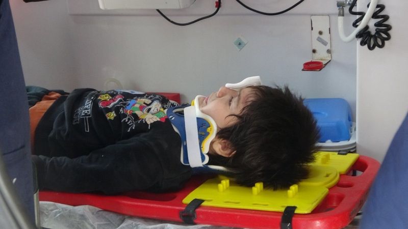 Antalya'da yaya geçidinden geçen küçük çocuk aracın altında kaldı