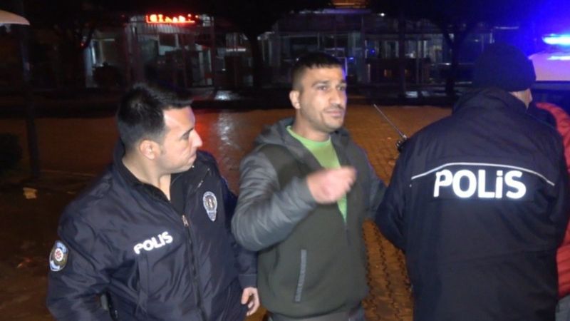 Adana'da polislerin yakaladığı şahıs: Biz polislerimizi seviyoruz abicim